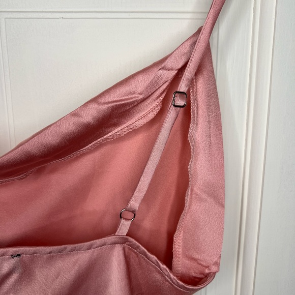 Pink satin looking dress - Picture 7 of 10